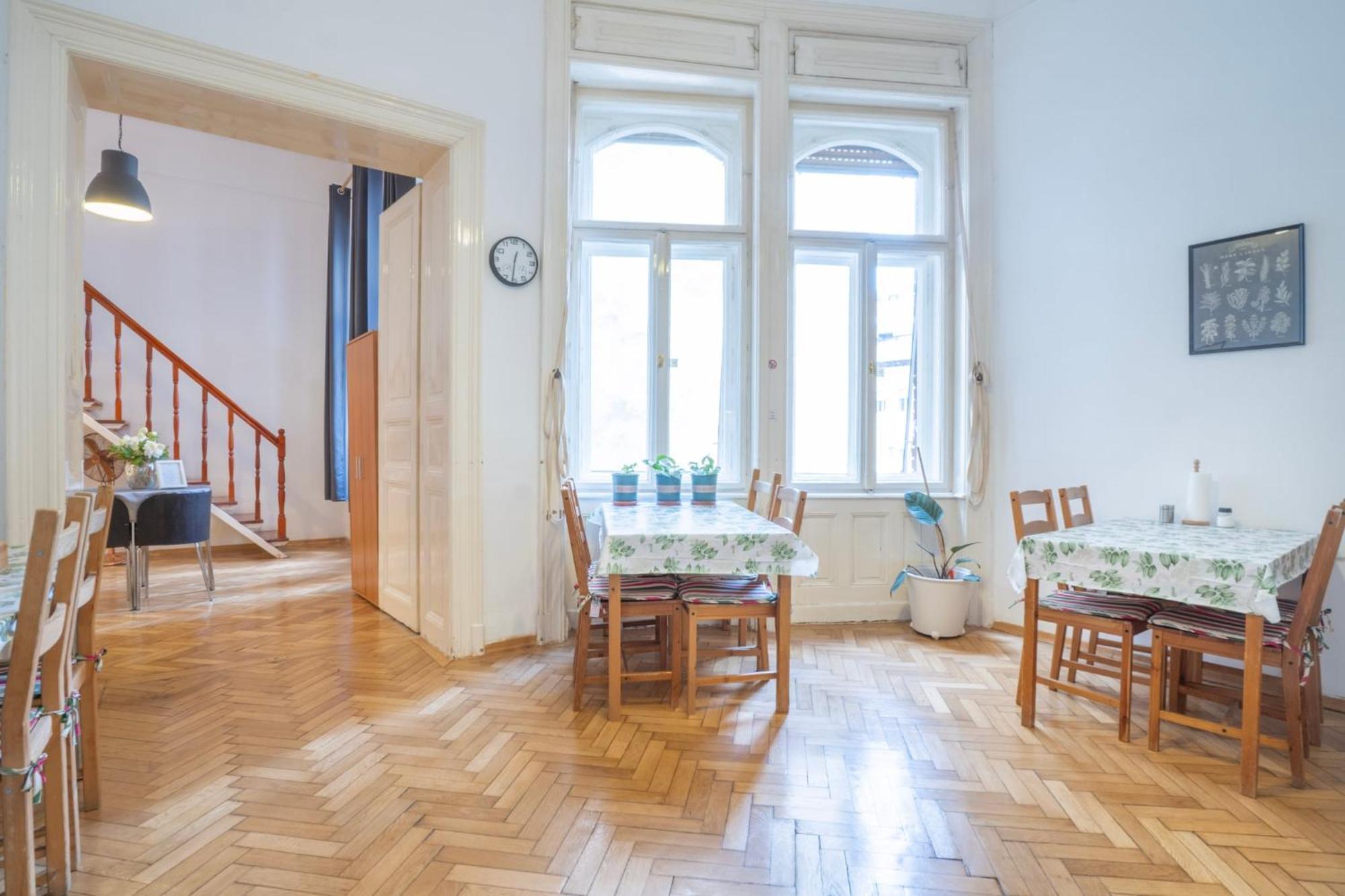 Cedar Inn Budapest - Palace District Zewnętrze zdjęcie
